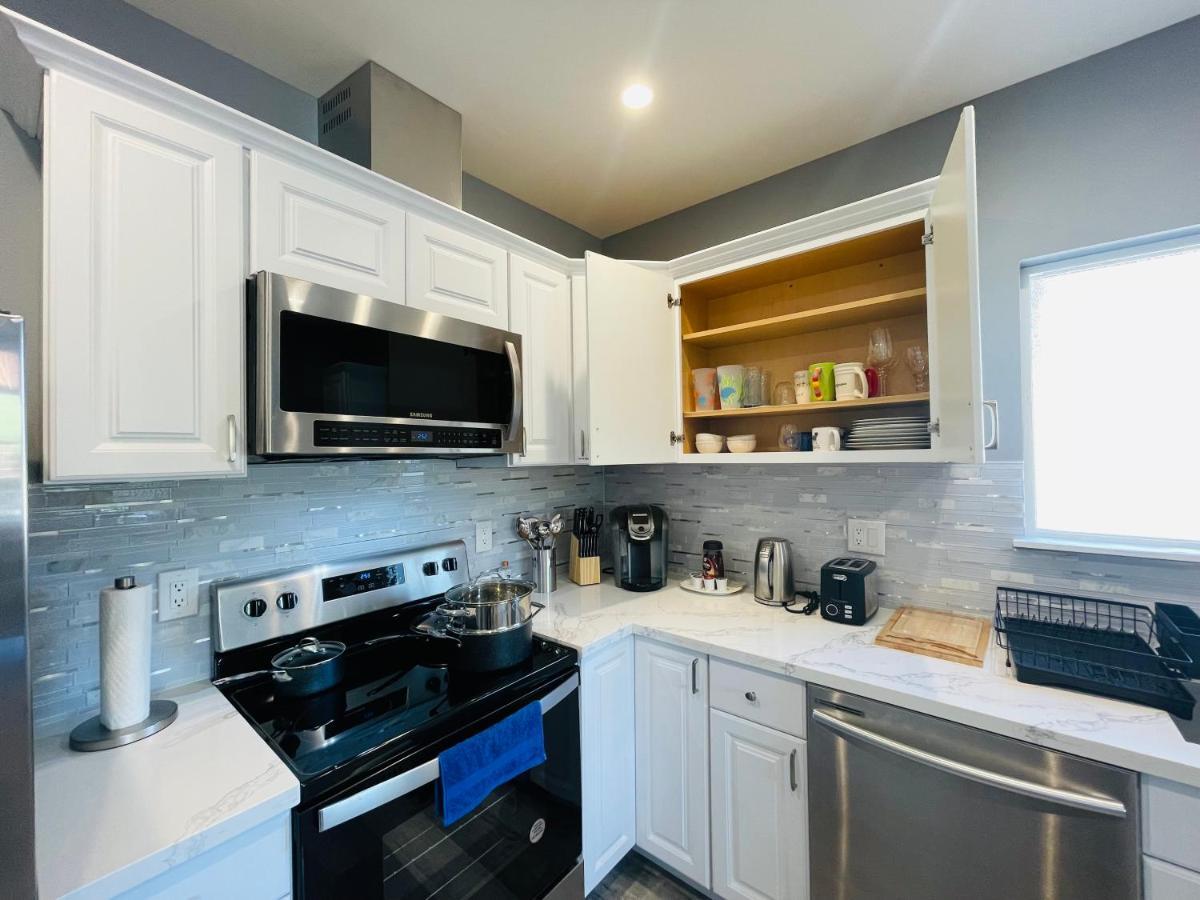 Green Lake 1St Line Home A With Central Air Conditioners Seattle Eksteriør bilde